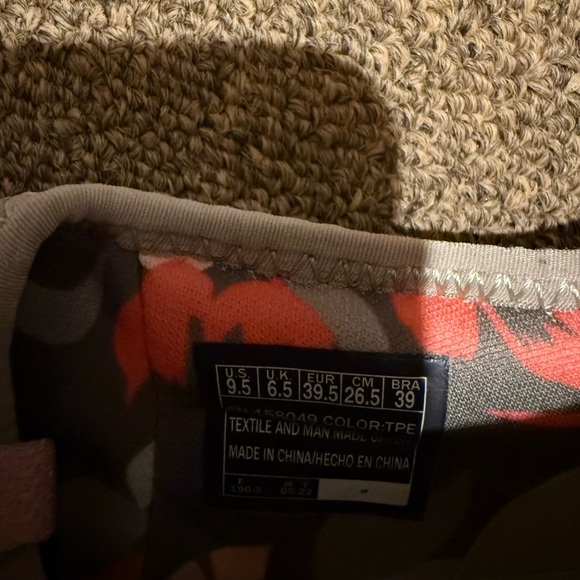 NWT Skechers Slip on Tan Sneakers 9.5 - Picture 6 of 6